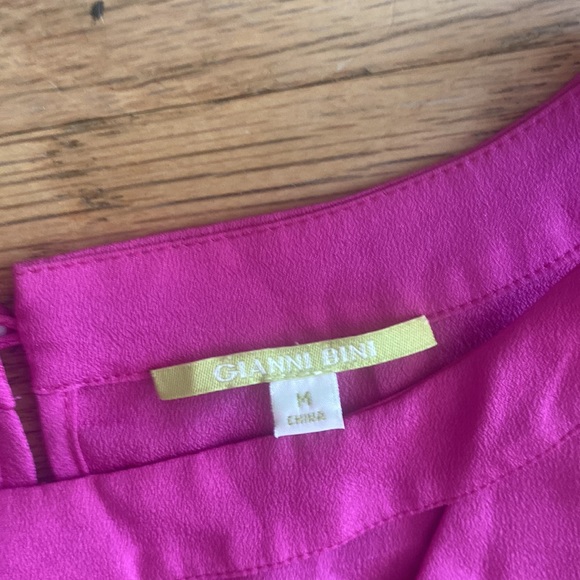 Two new tops - size large and M - Picture 2 of 4